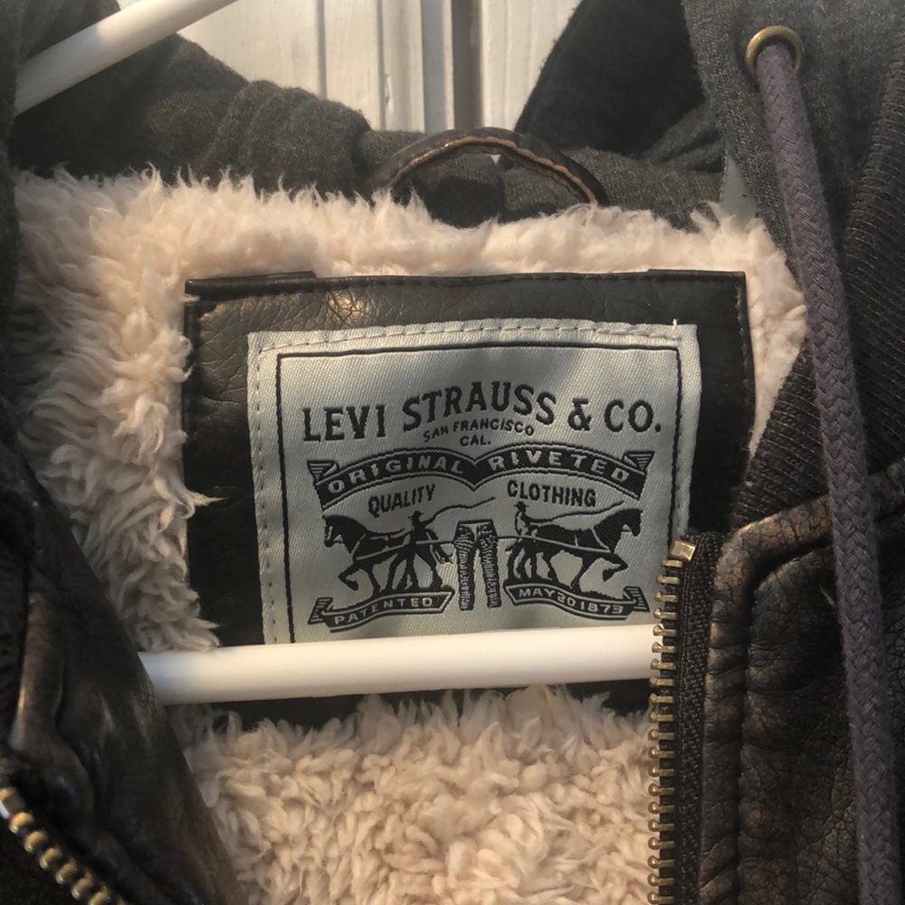 Levi’s jacket. - Picture 10 of 13